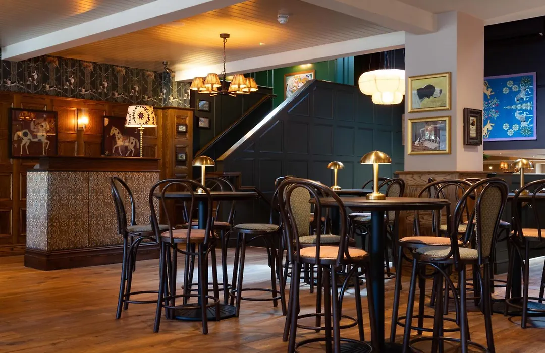 The Potters Heron - A Heartwood Inn-1
