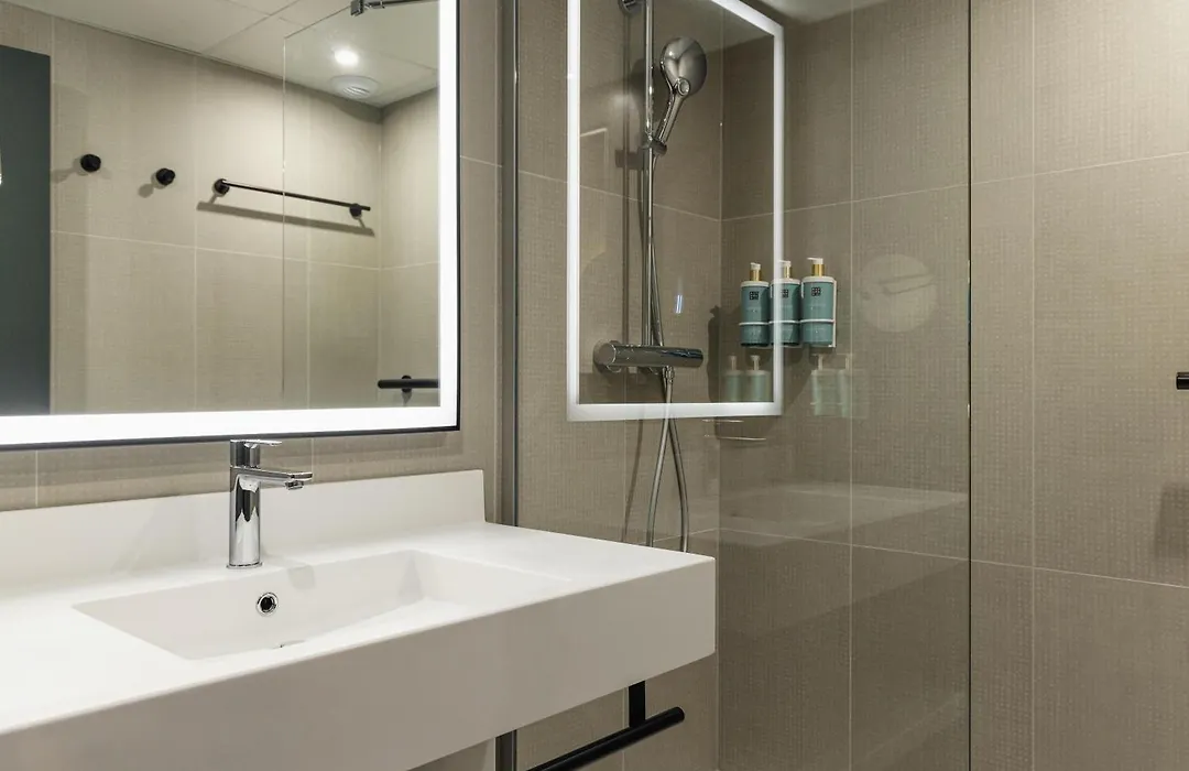 Novotel Paris Suresnes Longchamp-1