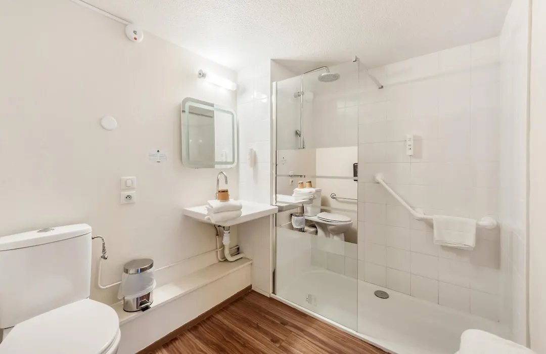 Comfort Hotel Aeroport Lyon St Exupery-1