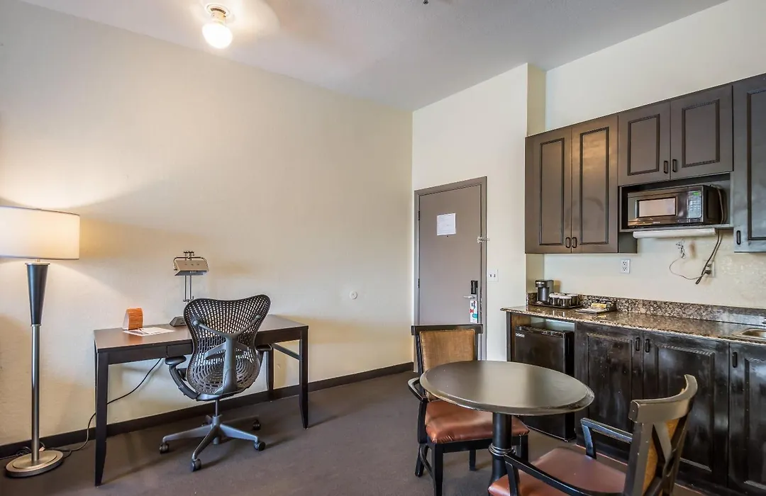 Clarion Inn & Suites Central Clearwater Beach-1