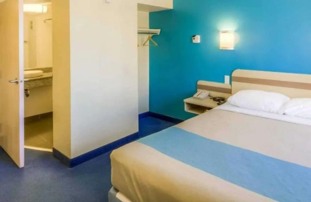 Super 8 By Wyndham Estevan-1