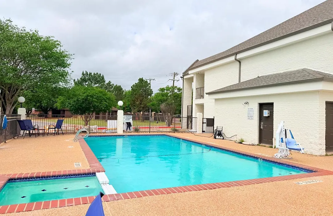 Days Inn By Wyndham Granbury-1