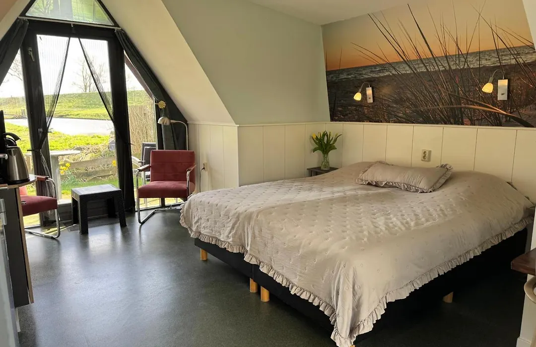 Hotelhuisjes Oosterleek-1