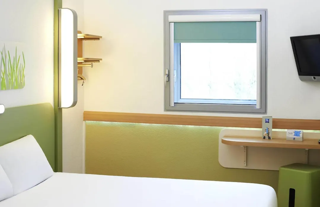 Ibis Budget Newport-1