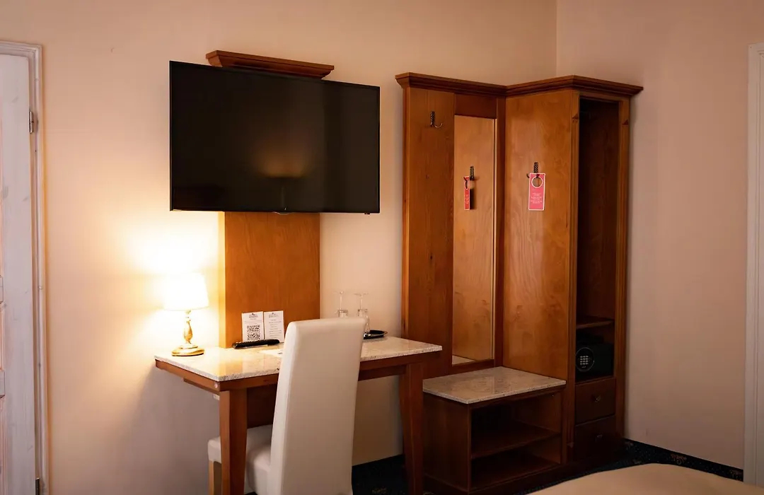 Hotel Italia-1