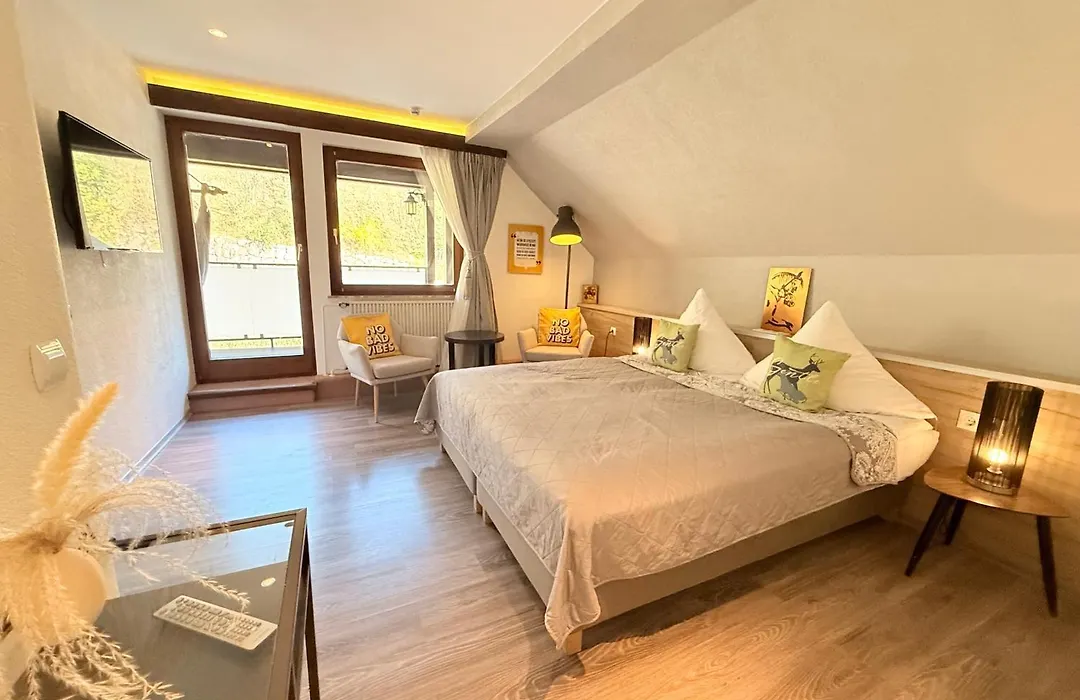 Das Waldhaus-1