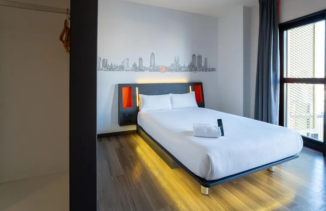 Easyhotel Barcelona Fira-1