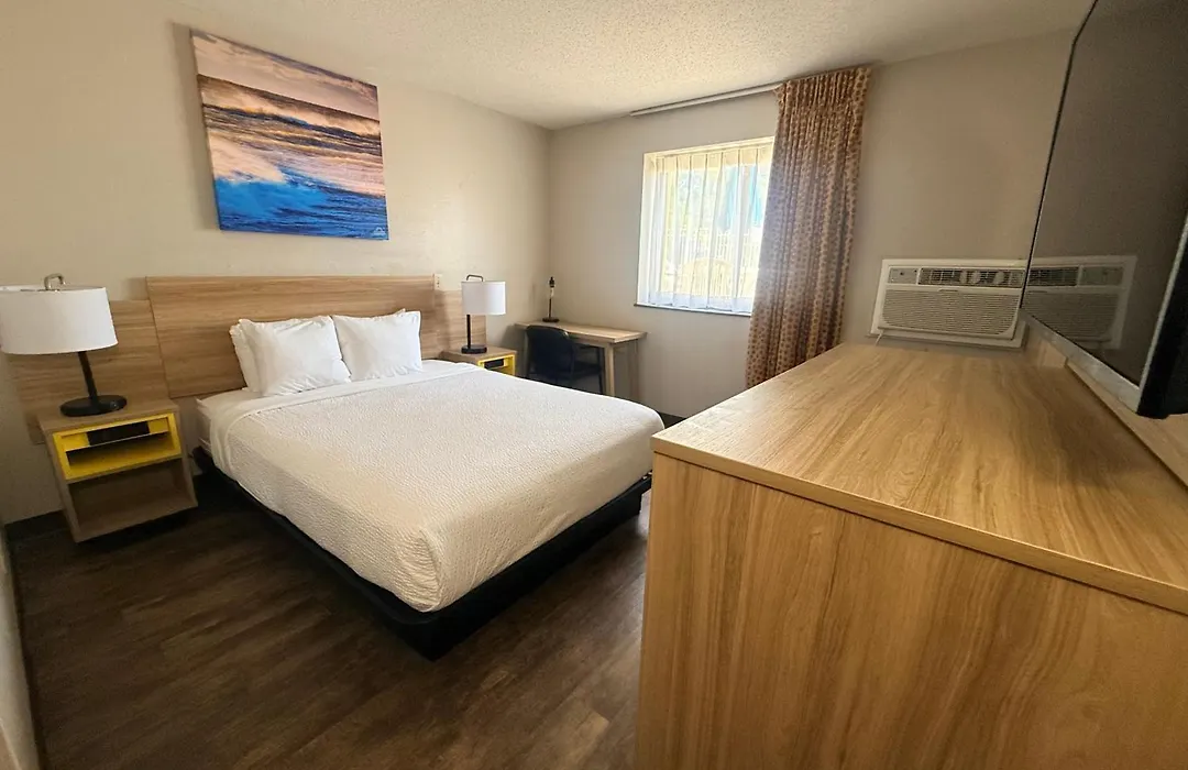 Days Inn By Wyndham Orange Park/Jacksonville-1