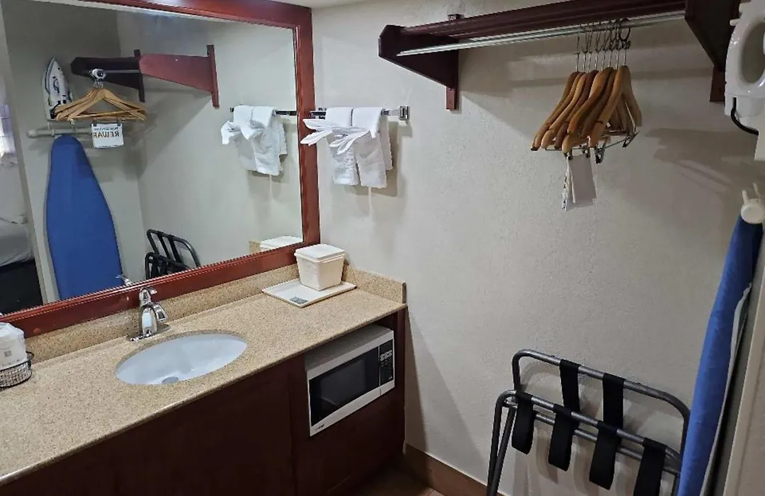 Best Western Montis Inn-1