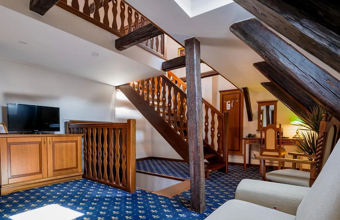 Lh Hotel Gold-1