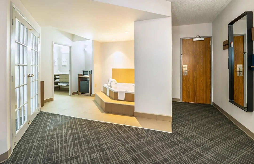 Comfort Inn & Suites Barrie - Highway 400-1