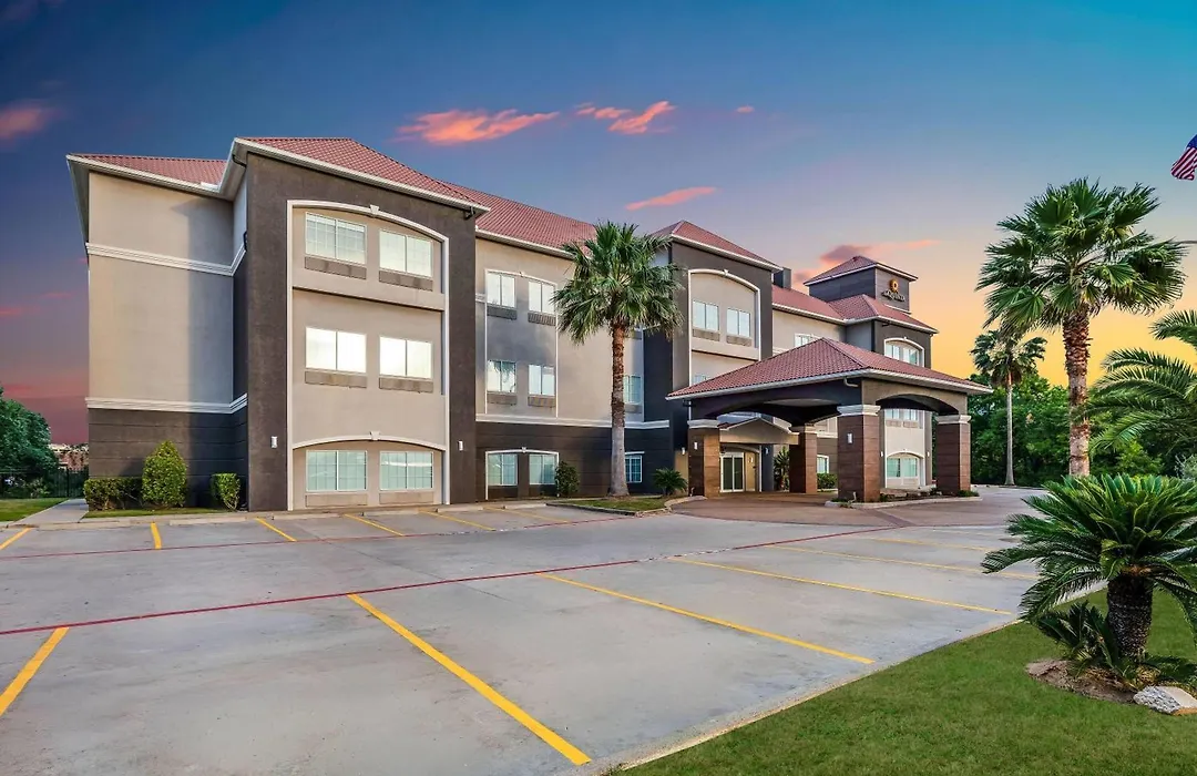 La Quinta By Wyndham Alvin-1
