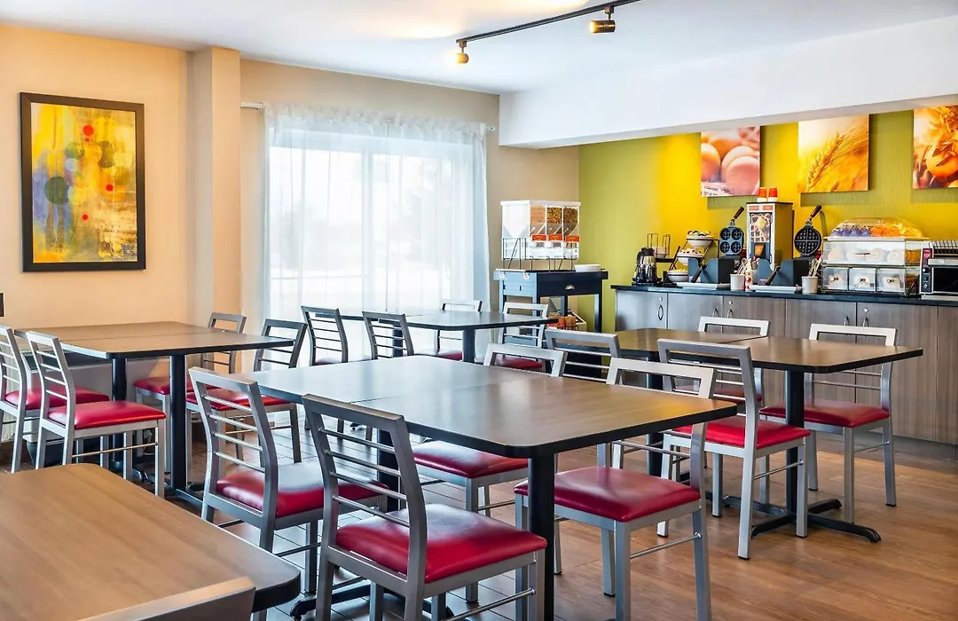 Comfort Inn Alma - Lac-Saint-Jean-1