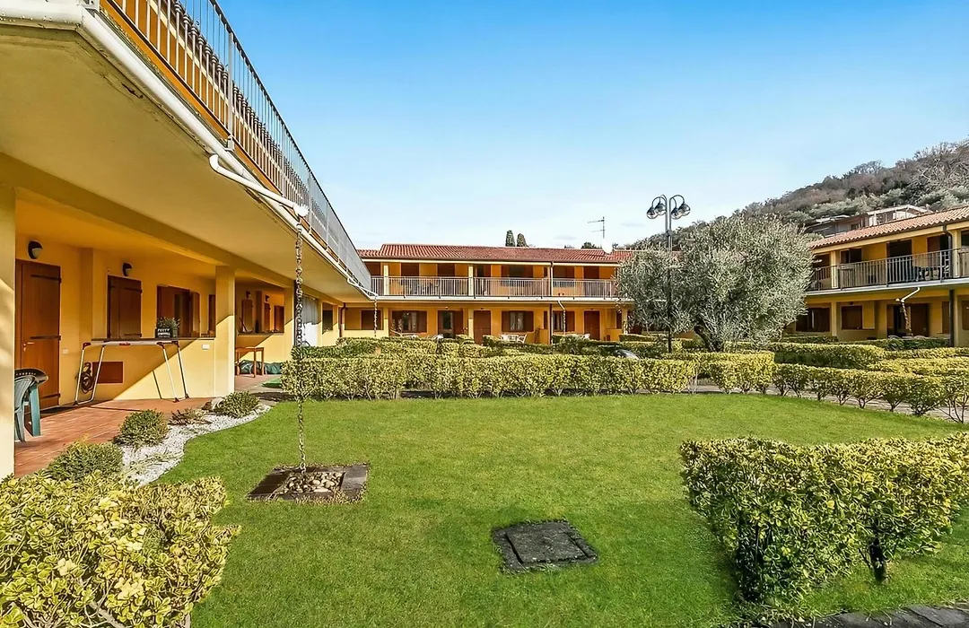 Residence La Perla With Shared Pool-1
