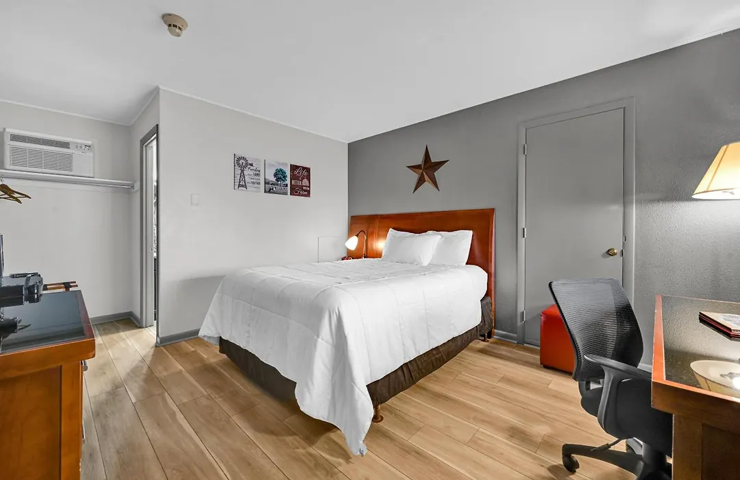 Harvest Drive Family Inn - Renovated Rooms-1