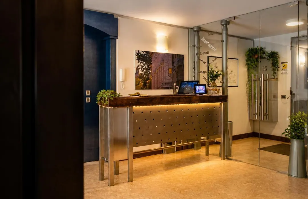 Boutique Rooms 3 0-1