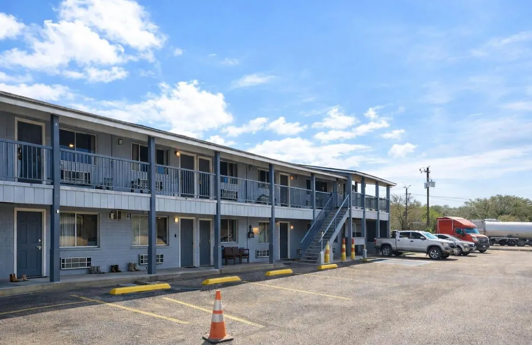 Regency Inn Three Rivers I-37-1