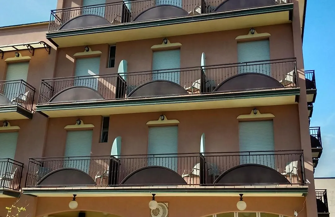 Hotel Anita B&B sul lungomare-1