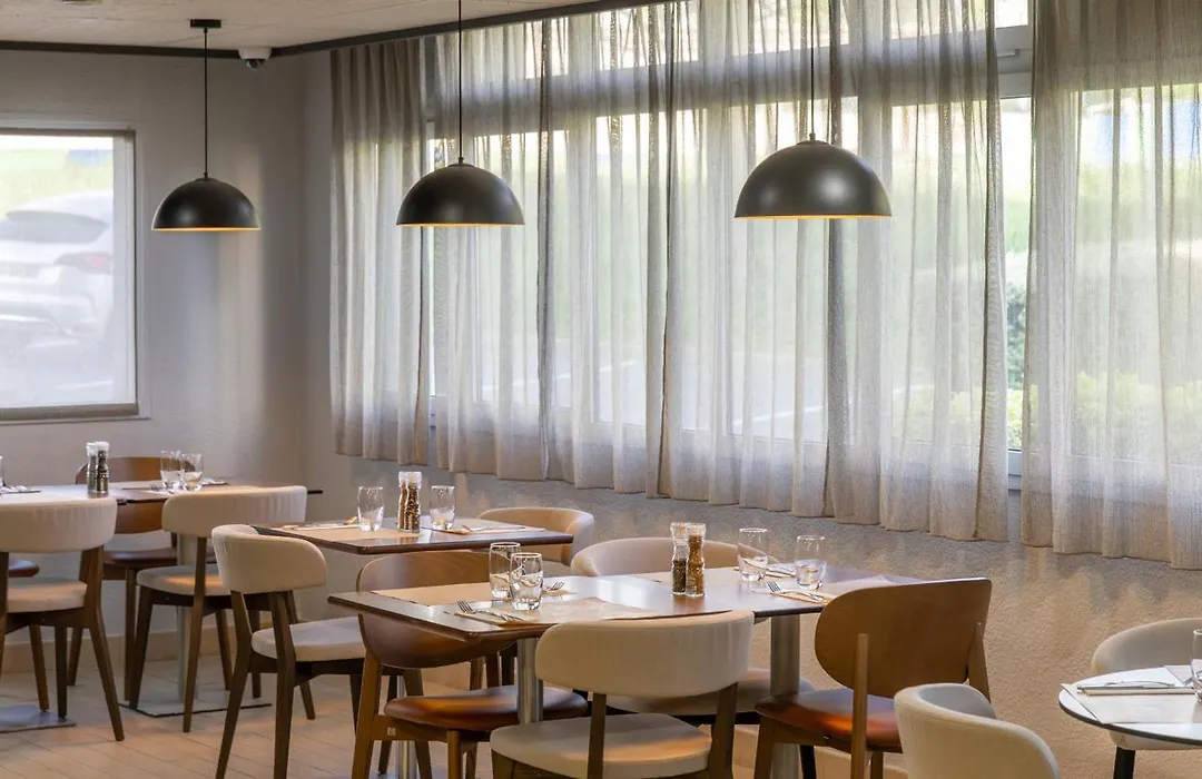 Hôtel Restaurant Campanile Le Blanc-Mesnil-1