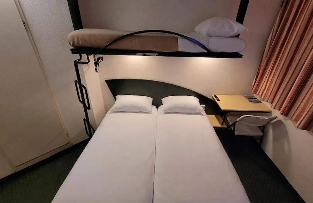 Good Night Hotel-1
