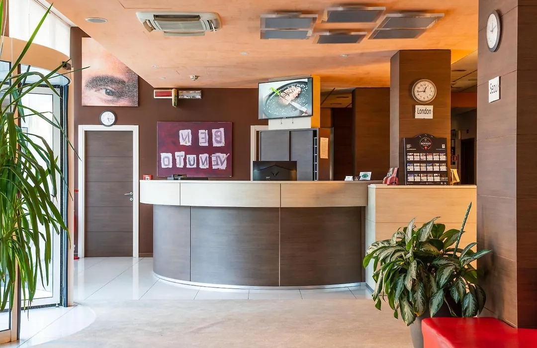 Hotel Capital-1