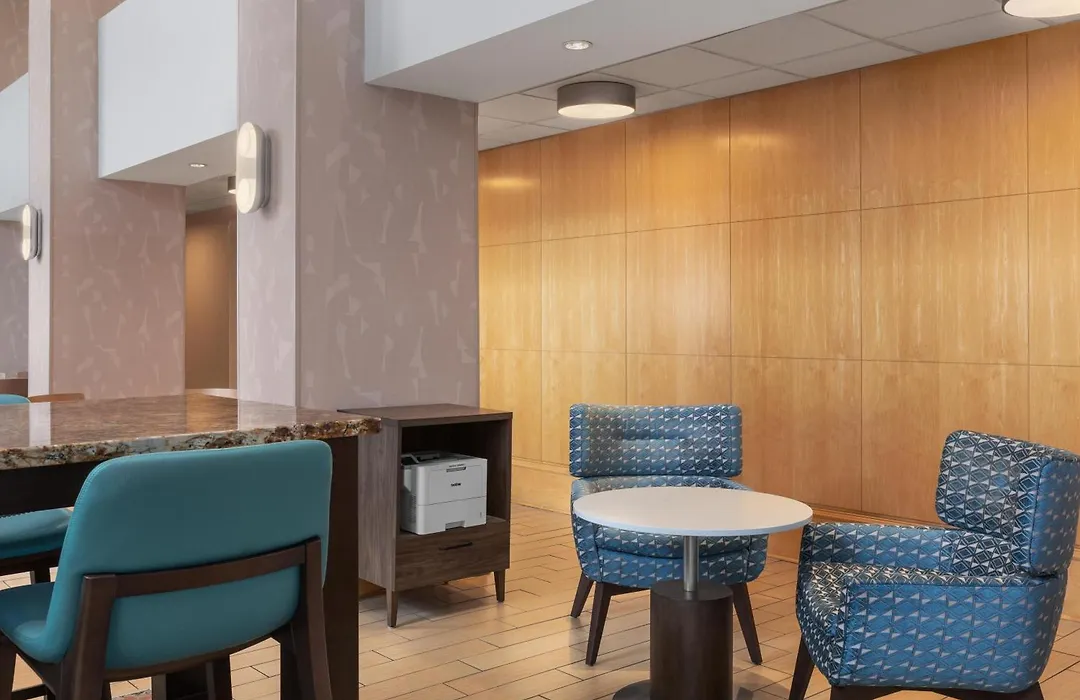 Hampton Inn & Suites By Hilton Langley-Surrey-1