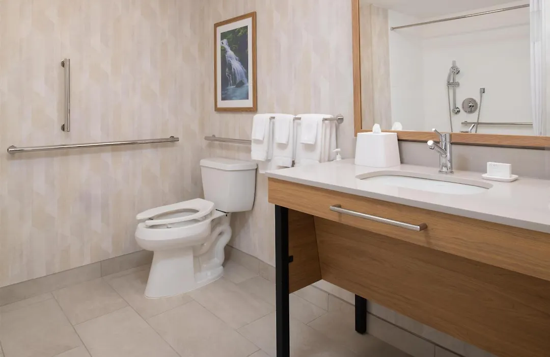 Hampton Inn & Suites Redding-1
