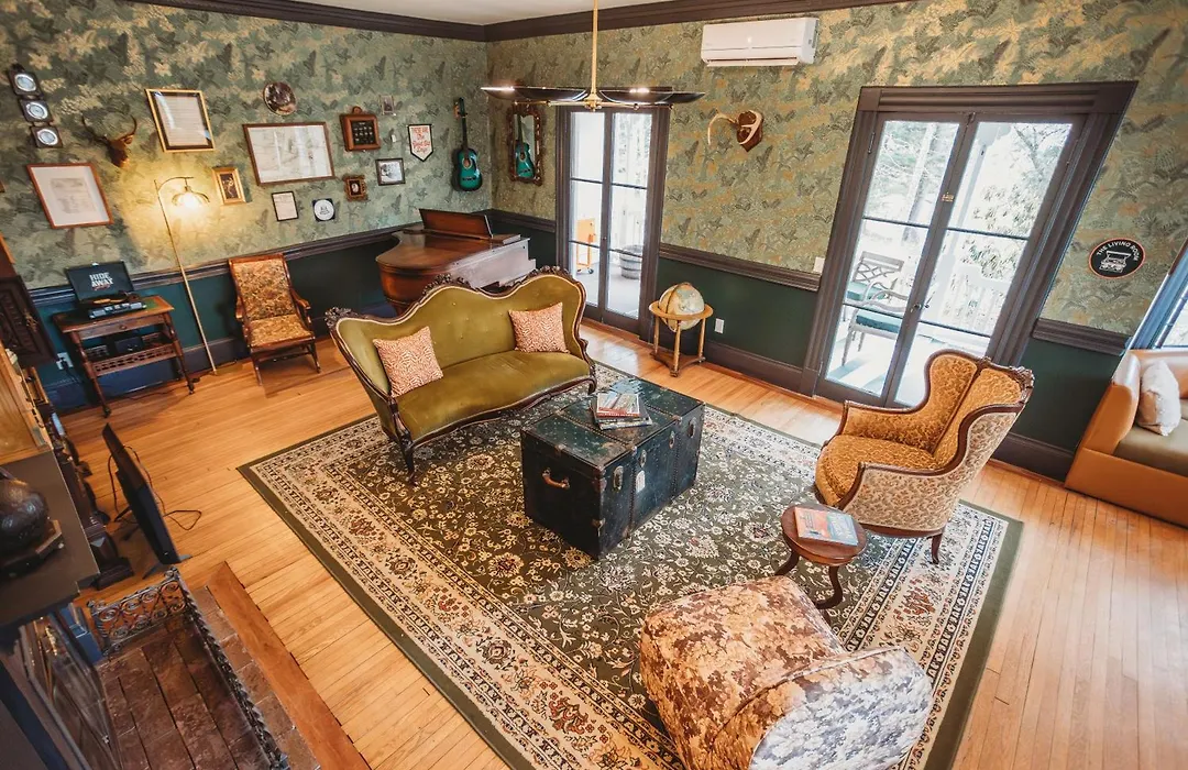 Hideaway Inn Lenox-1