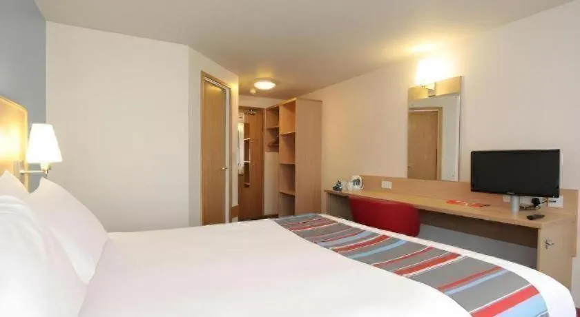 Travelodge Cardiff Central-1