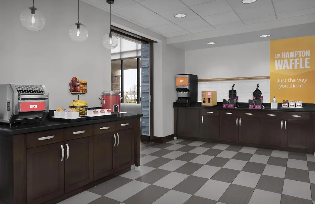 Hampton Inn & Suites Mishawaka/South Bend At Heritage Square-1
