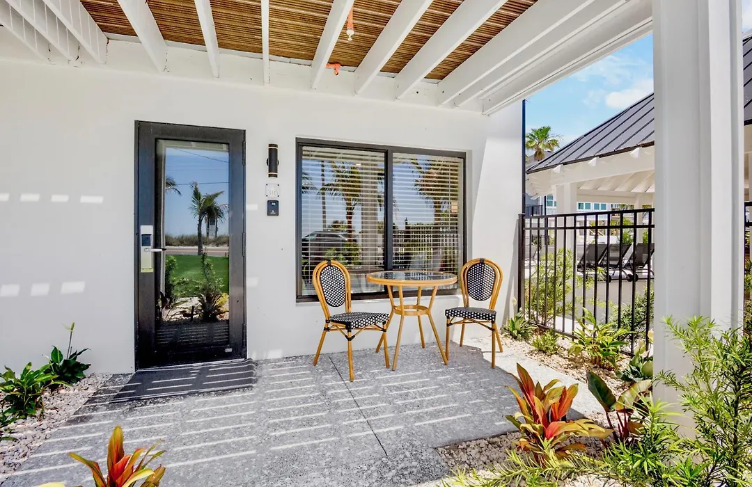 Tropic Isle At Anna Maria Island Inn-1