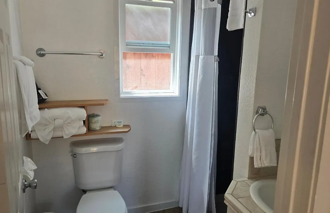 Sunny Cove Motel-1