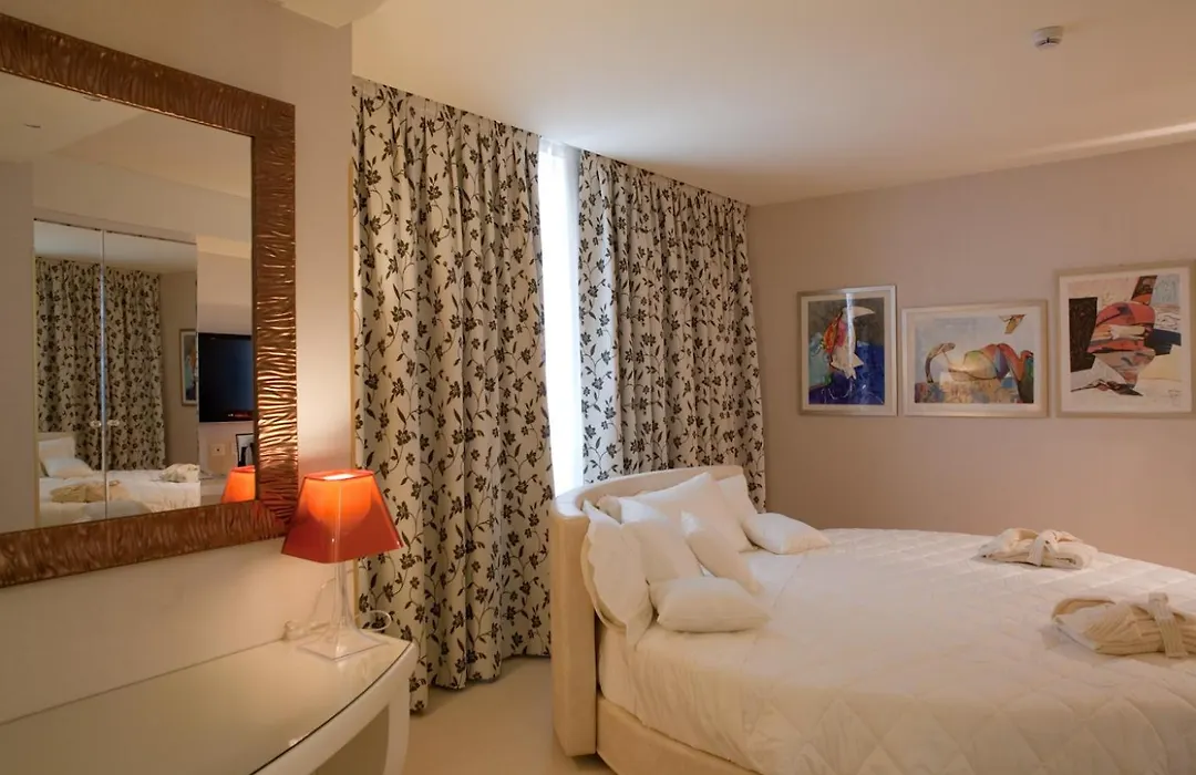 Base Hotel-1