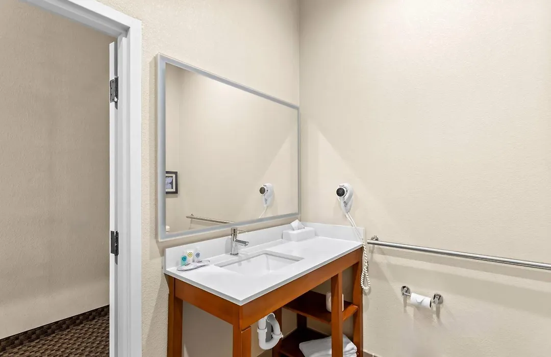 Comfort Inn & Suites Grenada-1