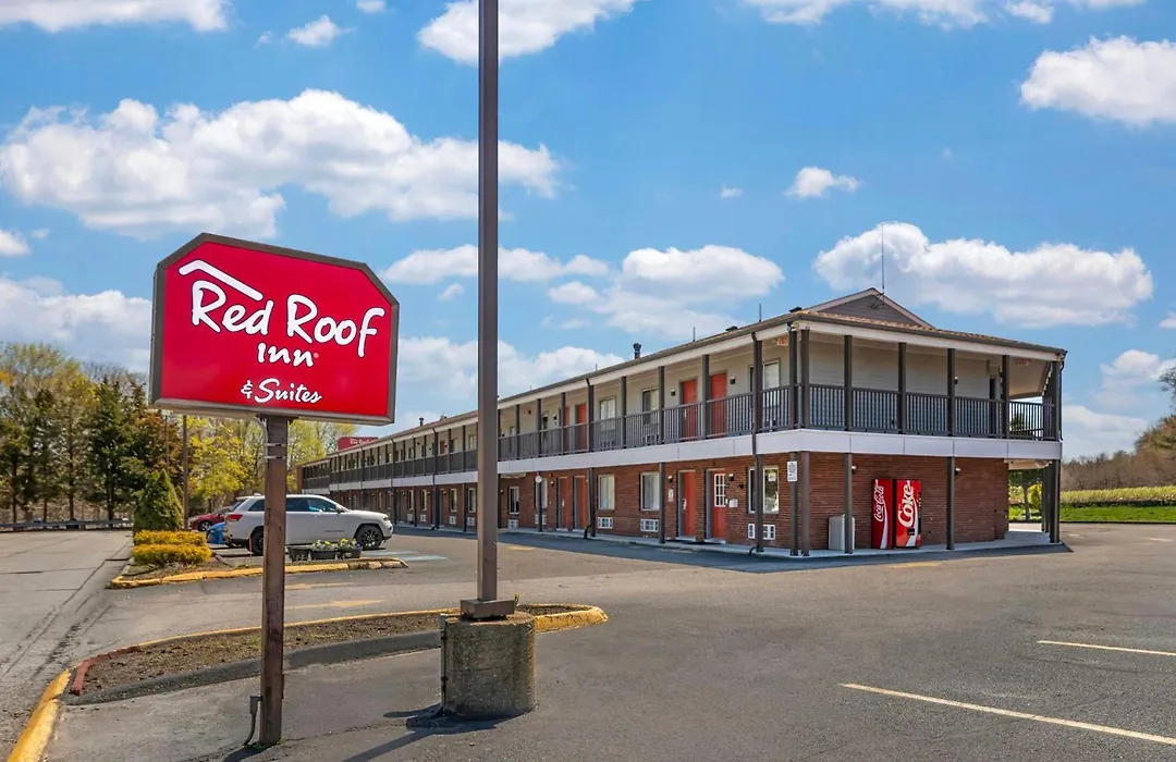 Red Roof Inn & Suites Swansea-1