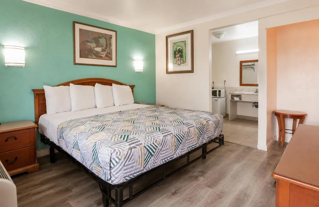 Vagabond Inn Hemet-1