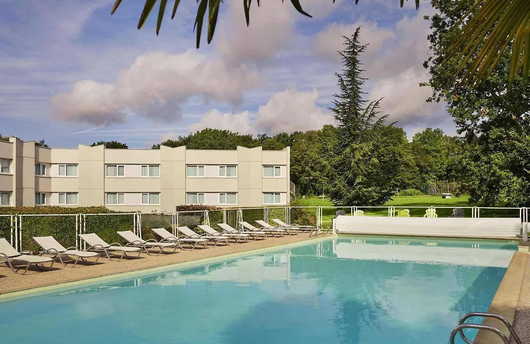 Novotel Fontainebleau Ury-1