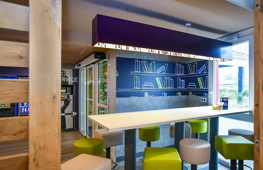 ibis budget Coutances-1