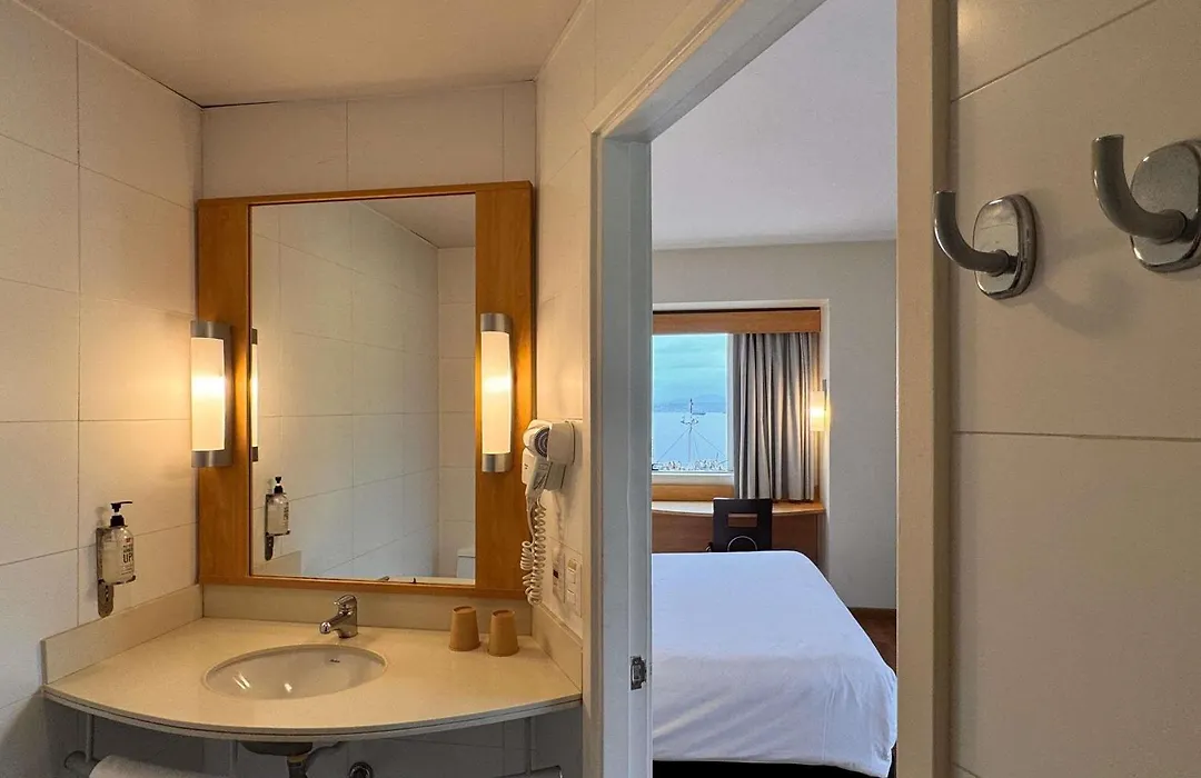Ibis Valparaiso-1