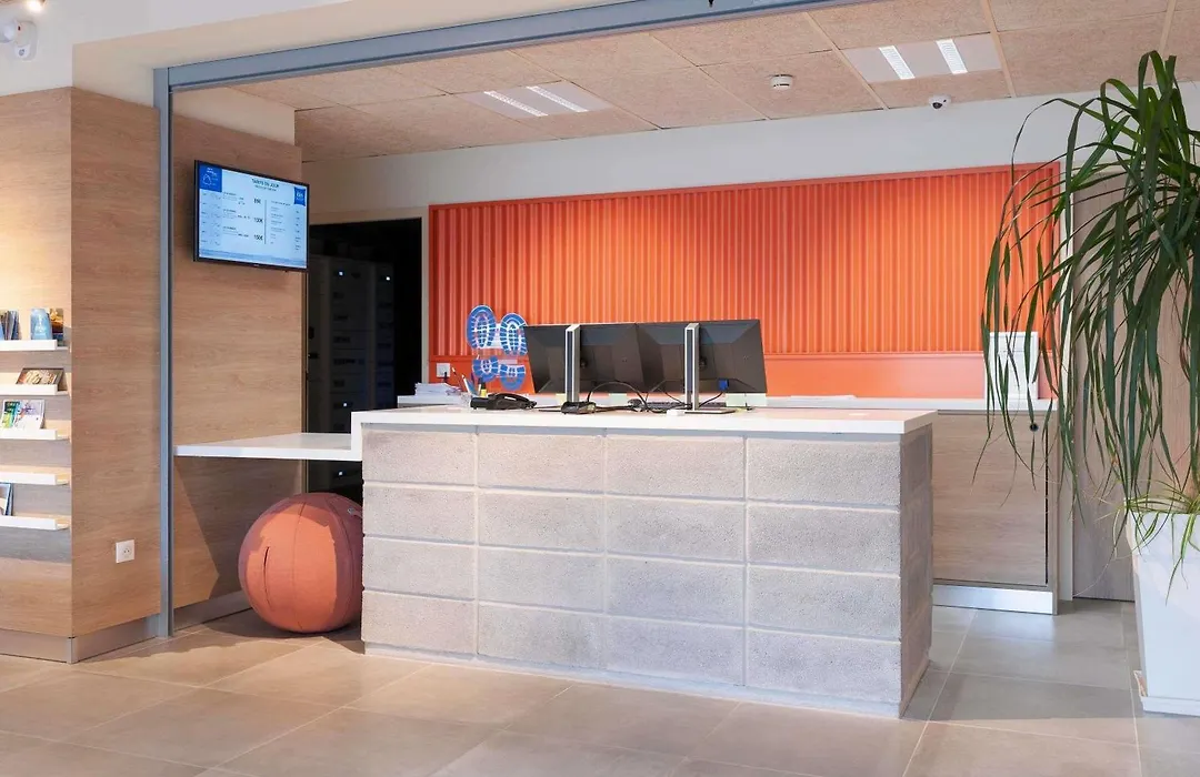 Hotel Ibis Mont De Marsan-1