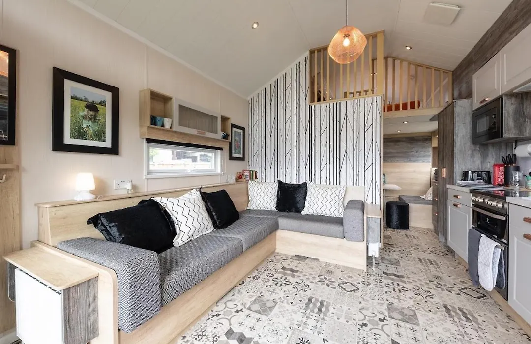 Woods Meadow Glamping-1