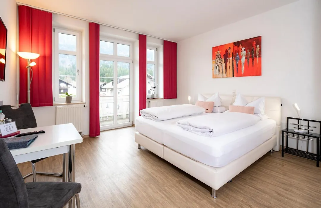 Hotel Garni Ammergauer Hof-1