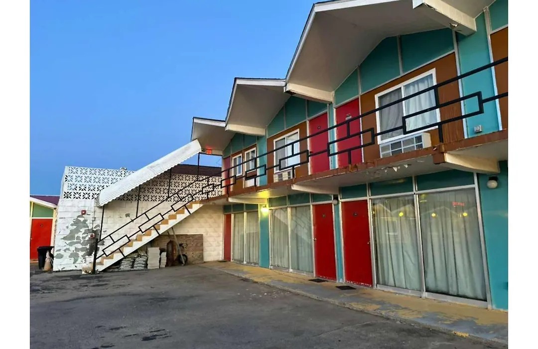 Gray Plaza Motel Benton Rend Lake I-57-1