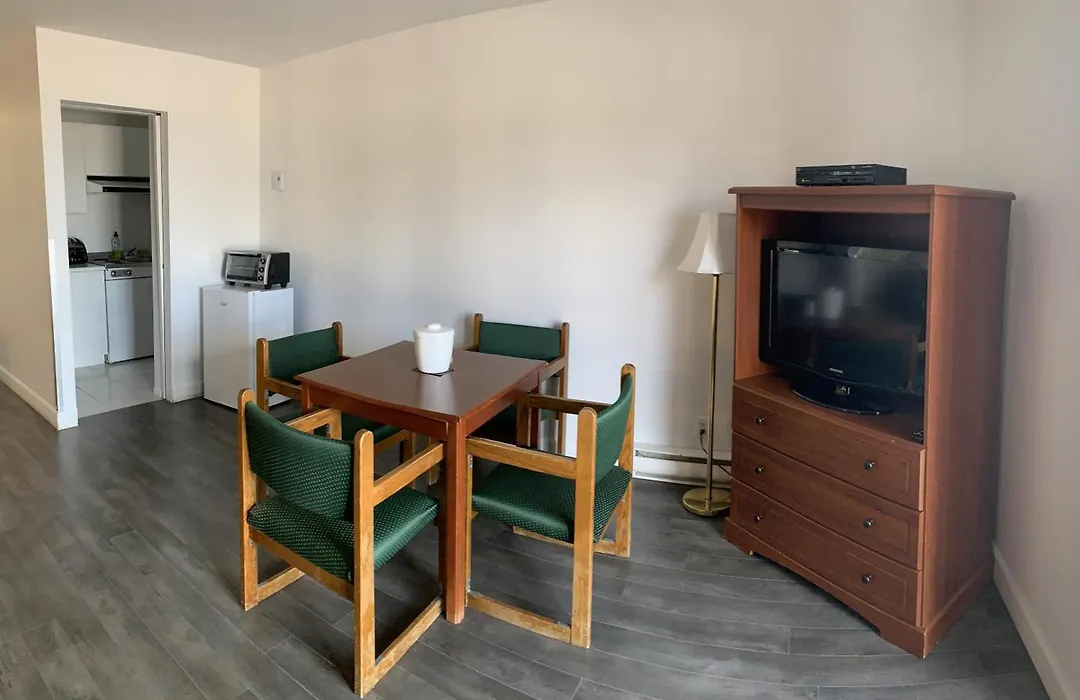 Complexe Hotelier Escoumins-1
