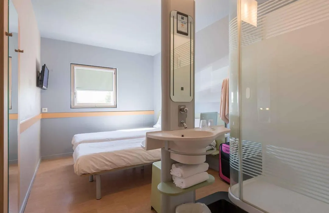 ibis budget Amberieu en Bugey/Chateau Gaillard A42-1