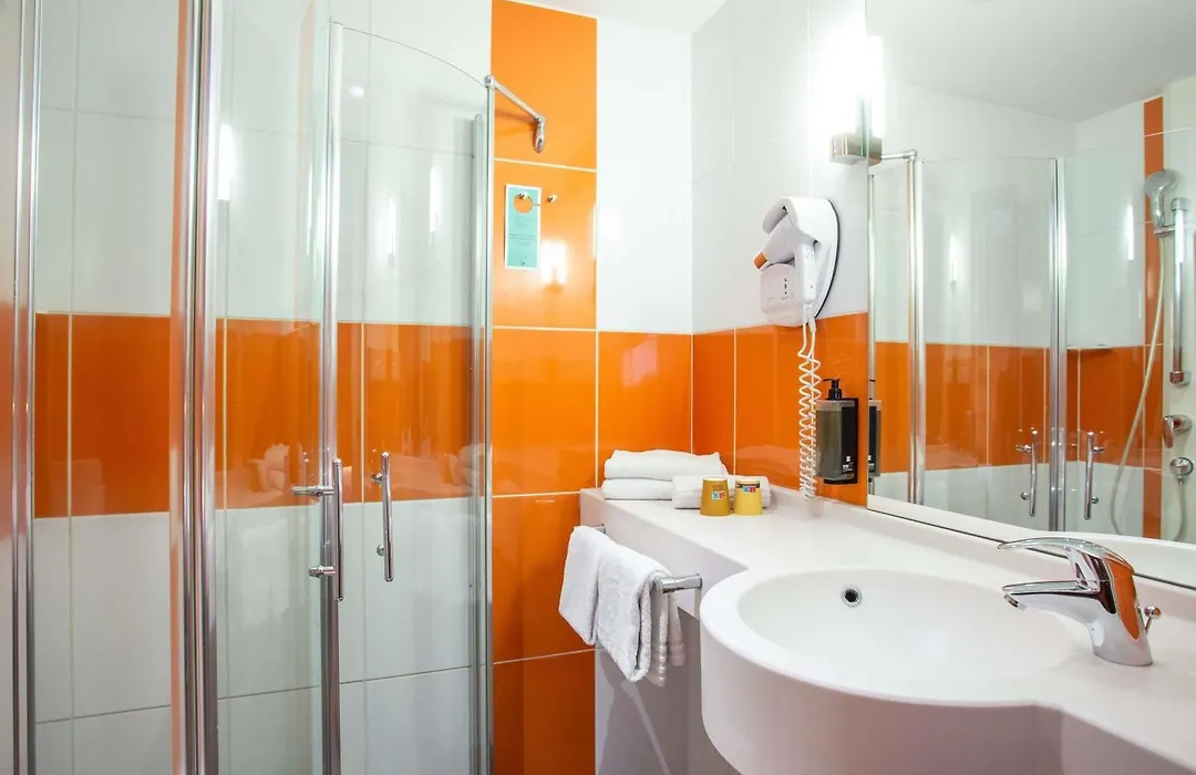 Hôtel Ibis Styles Bourges - Piscine extérieure chauffée - Restaurants à proximité-1
