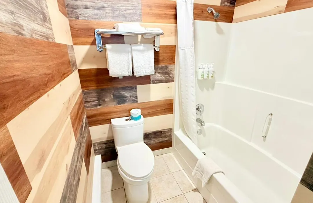 Travelodge By Wyndham Golden Sportsman Lodge-1