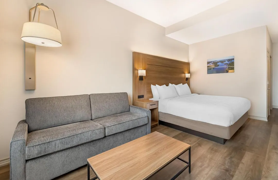 Best Western Plus 1000 Islands Hotel & Suites- Newly Renovated-1