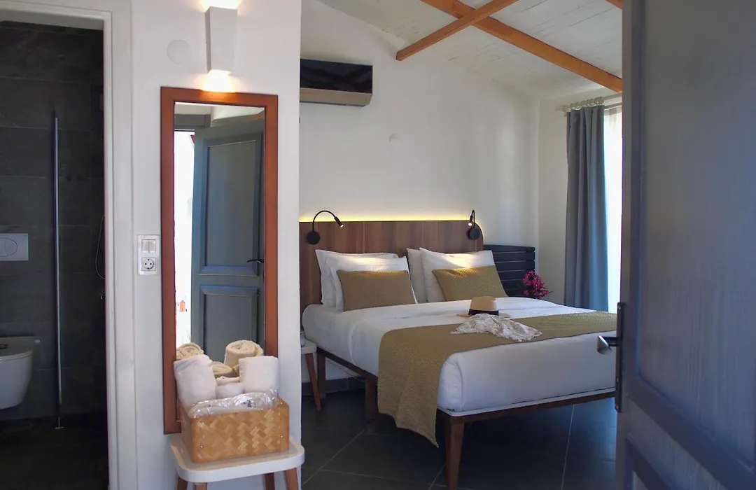 Maya Bistro Hotel & Beach-1