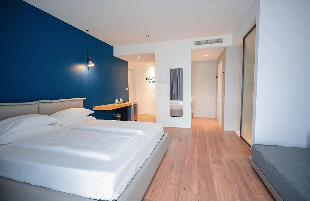 Hoody Active & Happiness Hotel-1